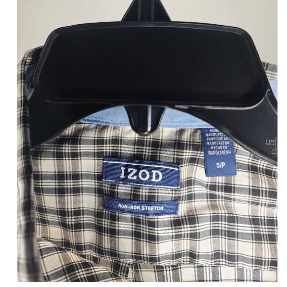 NWT Izod long sleeve plaid button down shirt - small - Picture 2 of 5